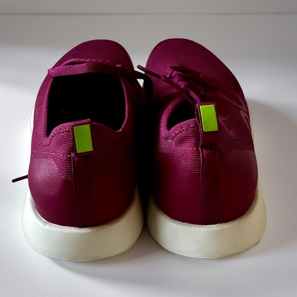 LIKE NEW OOFOS Magenta Athletic Shoes - Picture 4 of 7